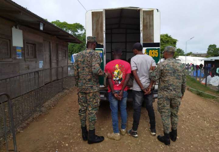 Detenidos en la estacíón migratoria de Bajo Chiquito.
