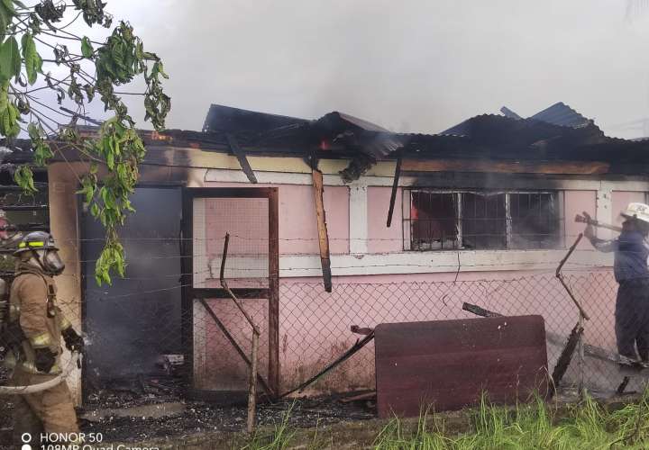 Arde casa en Bocas del Toro  [Video]