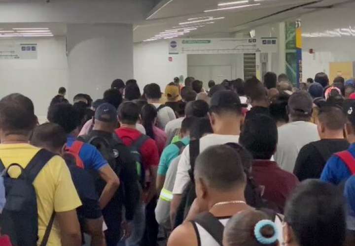 Muchos usuarios toman en metro en medio de las jornadas de protestas.