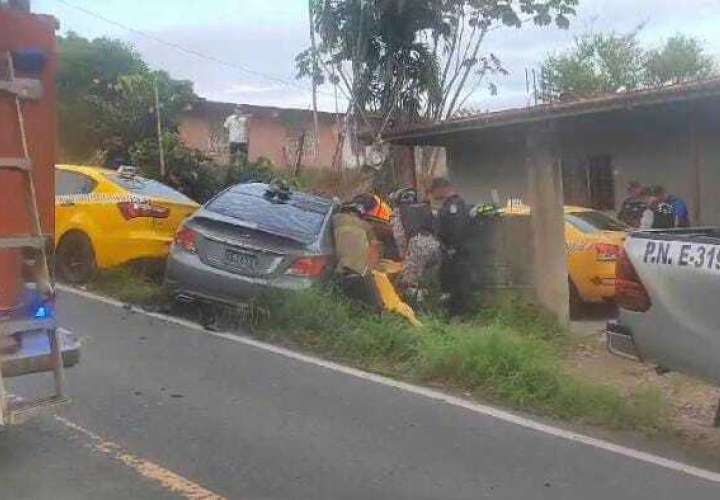Choque frontal. Muere taxista.