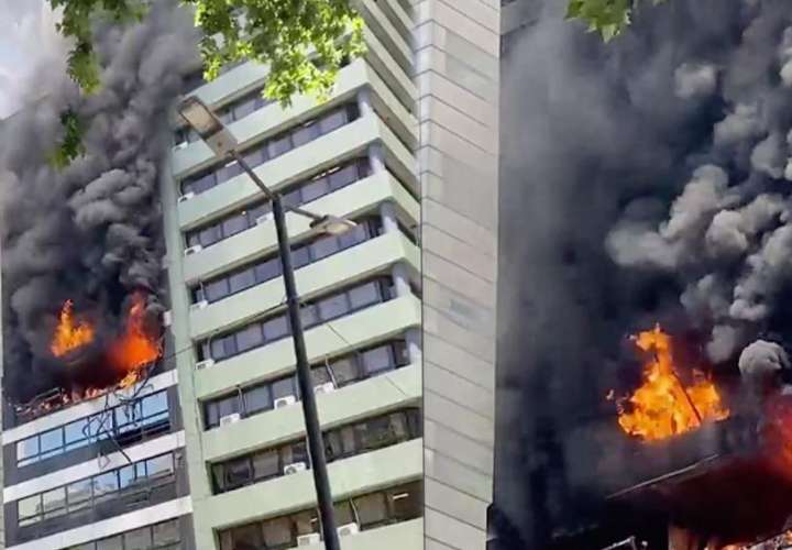 Incendio en un edificio en Argentina. Humo afectó a 10 personas
