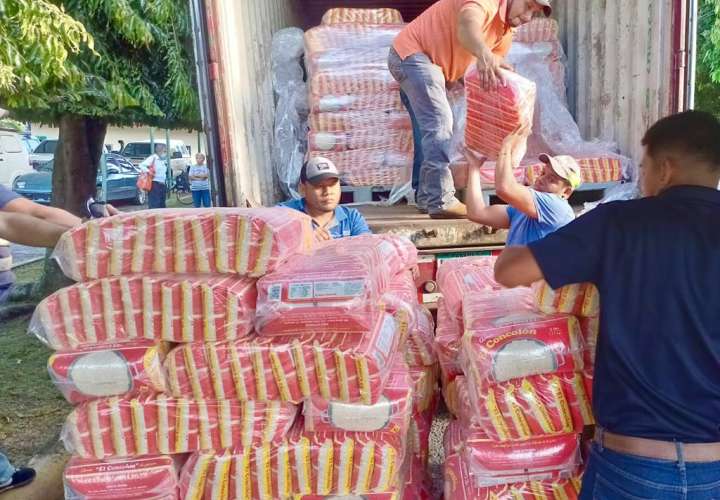 Se venden 50 mil libras de arroz en la agro feria de Bugaba