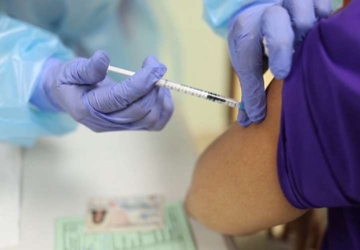 Vacuna contra COVID-19 y variantes pudieran llegar a final de enero