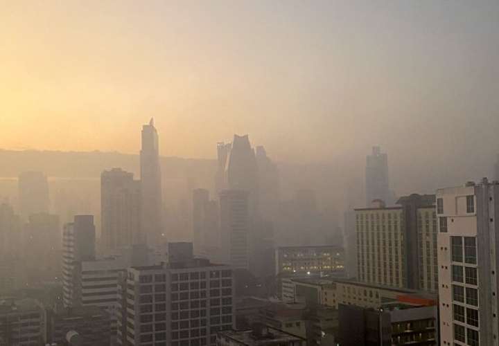 Nube de humo tóxico cubre toda la ciudad capital.