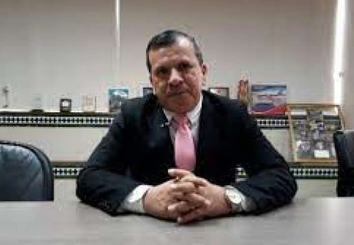 Roy Navarro, abogado.