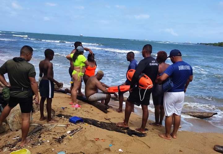 ¡Héroes! Policías salvan a joven de mortales olas de Playa Diablo