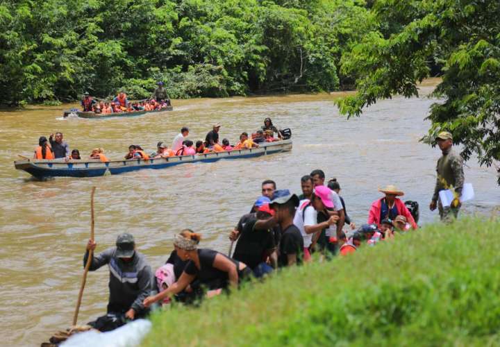 Flujo de migrantes por Darién superará cifras récords anteriores 