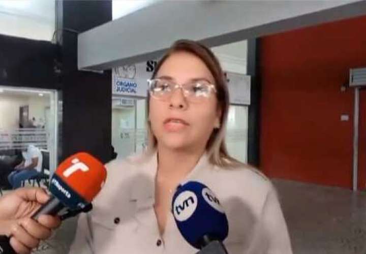 La fiscal Johaira González brinda detalle a la prensa nacional sobre la audiencia de hoy.