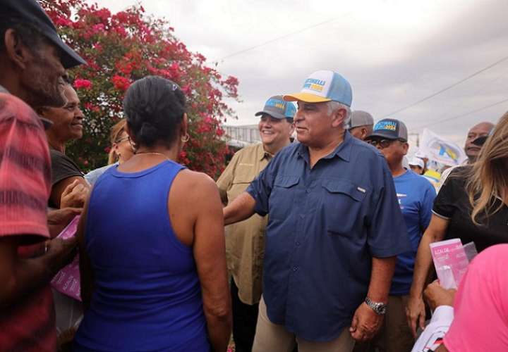 El candidato presidencial por la alianza de los partidos Realizando Metas y Alianza, José Raúl Mulino, recorrió este martes la comunidad de San Cristóbal, en el corregimiento de Juan Díaz.
