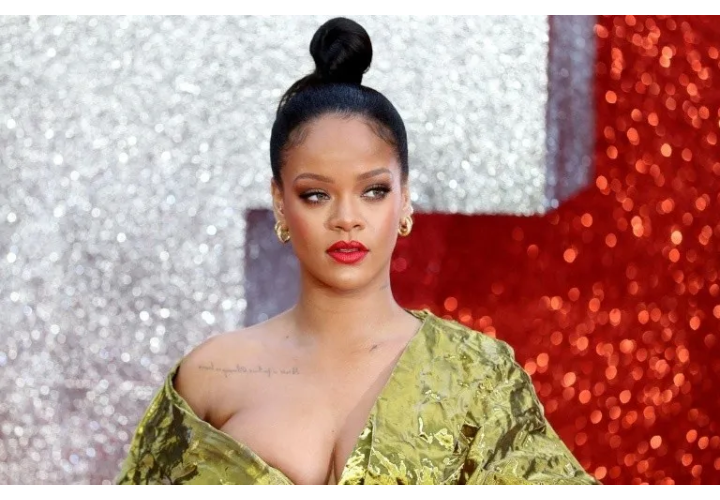 ¡Herejía! Critican a Rihanna por polémica sesión vestida de monja