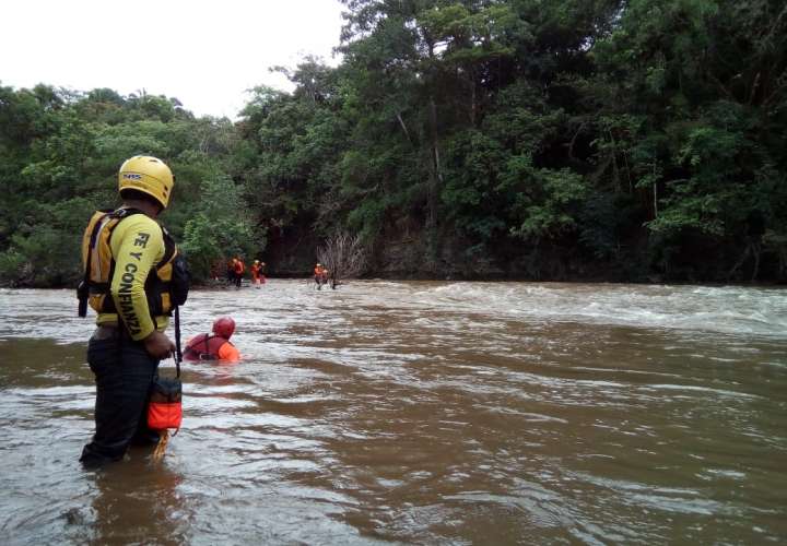 Continúa búsqueda de anciana que cayó al río en el norte de Veraguas