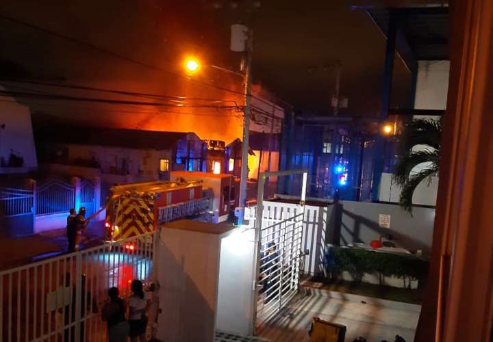 Incendio devora barraca en Río Abajo (Video)