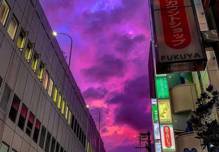 El cielo se pone rosa en Japón antes de la llegada del tifón Hagibis