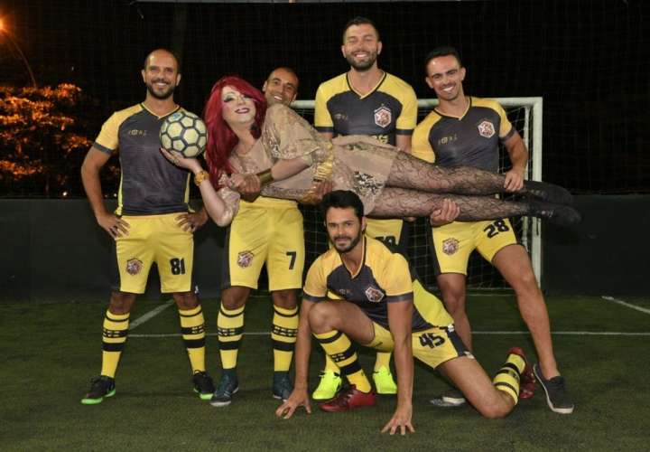 Los integrantes de uno de los equipos de la LiGay de Brasil./ Foto: Reportebrasil.com