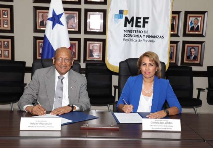 Del Río Remice oficializó su cargo ante el ministro de Economía y Finanzas. Foto/Cortesía
