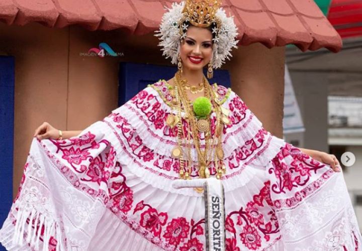 Rosa Iveth Montezuma orgullosa de ser cédula 4 y lucir pollera