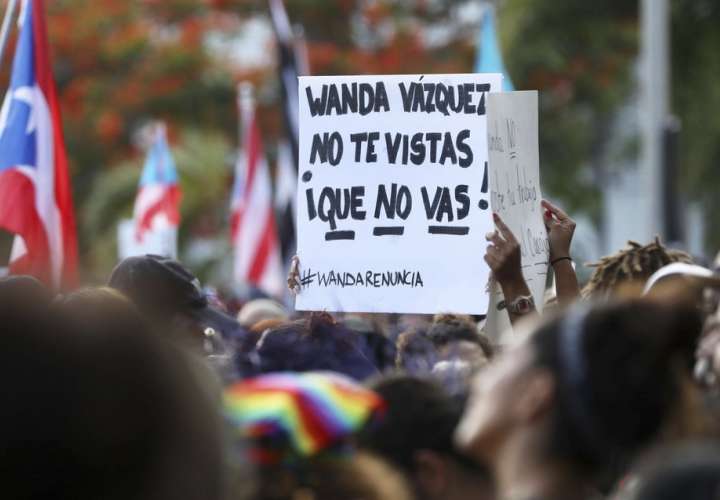 Miles de personas exigen un nuevo líder en Puerto Rico