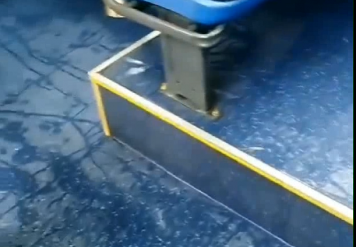 Lluvia por todas partes en este Metrobús