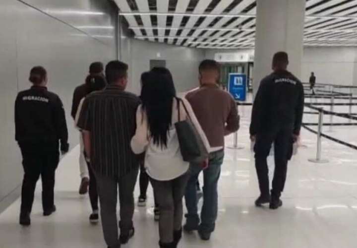 11 venezolanos retenidos por visados fraudulentos  [Video]