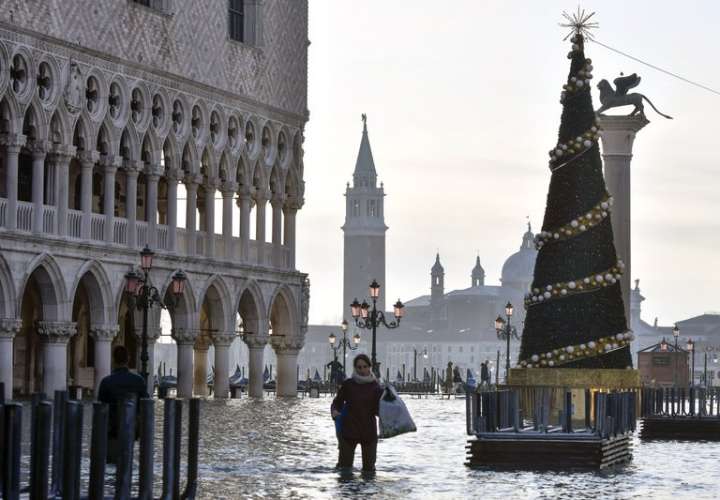 Venecia se vuelve a hundir en el mar y el agua causa un daño de mil millones 