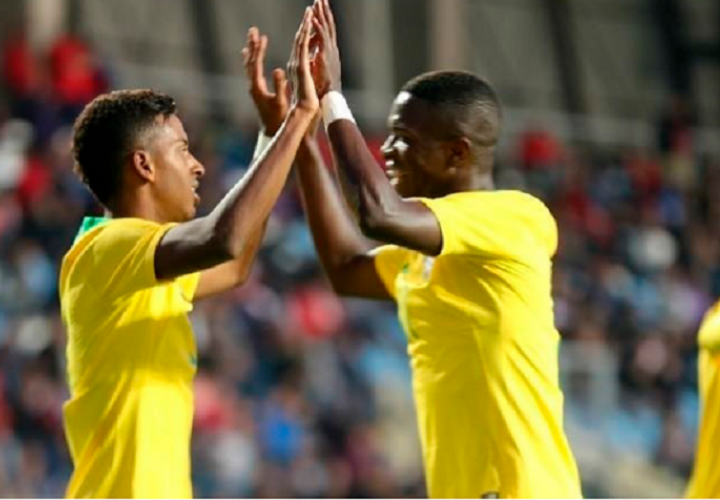 Vinícius y Rodrygo celebran un gol a Chile con la sub 20 de Brasil. EFE