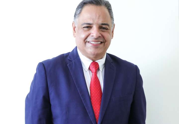 Licenciado Virgilio Sousa Valdés como nuevo director general del Inadeh.