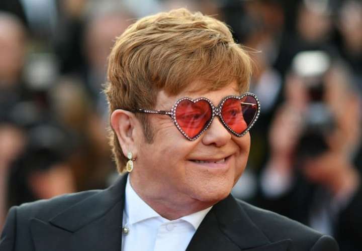 Elton John tuvo que ser hospitalizado tras sacarse la 'ñecks'