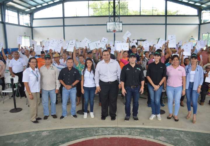 Entregan 300 títulos de propiedad en Veraguas