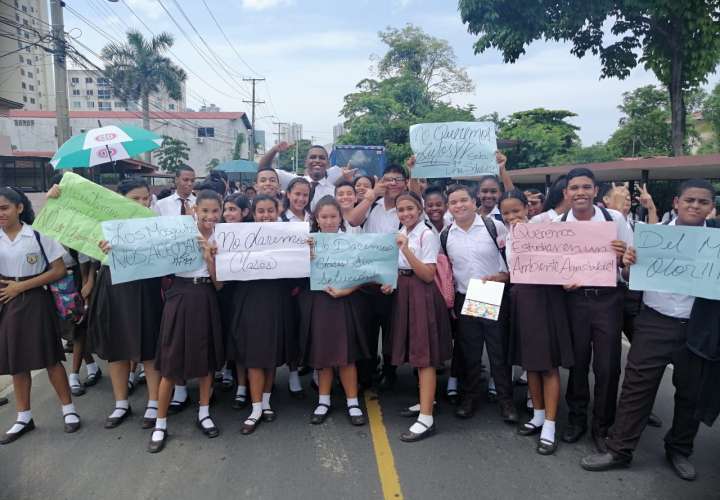 Estudiantes "moscotistas" protestan y paralizan clases cansados de los robos