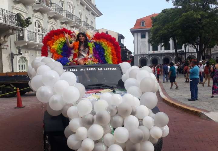 Gays se toman calles del Casco para pedir respeto y un alto a la discriminación