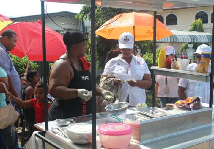 Detectan carnés falsos de salud en ruta de desfile en San Miguelito