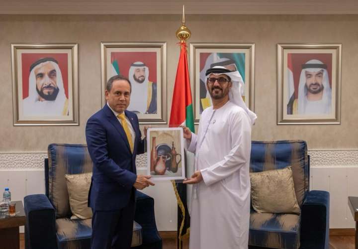 Embajador Laviery se reúne con ministro de Educación de Emiratos