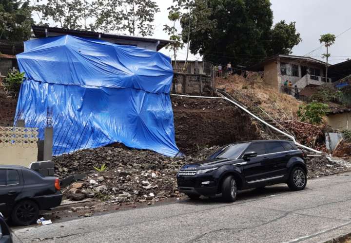 Cuatro familias afectadas por deslizamientos en San Miguelito [Video]