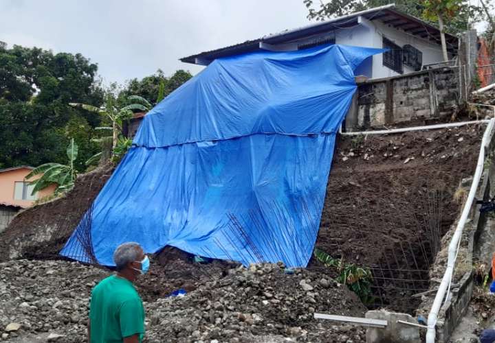 Cuatro familias afectadas por deslizamientos en San Miguelito [Video]