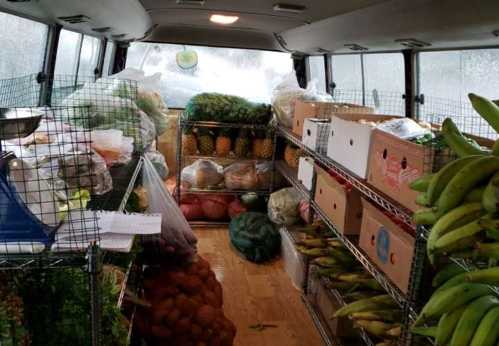 "Mercadito Móvil", una venta de legumbres y frutas casa por casa