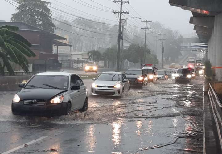 Panamá queda inundada con su primer aguacero fuerte 