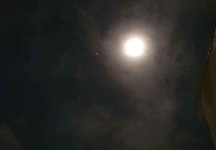 Eclipse penumbral conocido como Luna de Trueno 