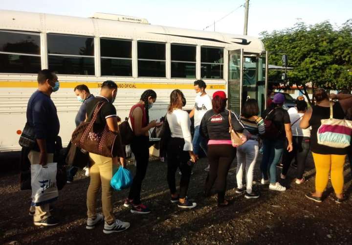 Otro centenar de nicaragüenses sale de Panamá rumbo a su país