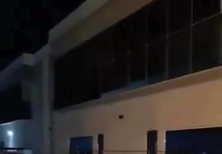 Sorprenden a 19 personas en fiesta clandestina en Condado del Rey [Video] 