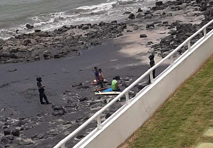Surfistas detenidos por la Policía en Playa Serena