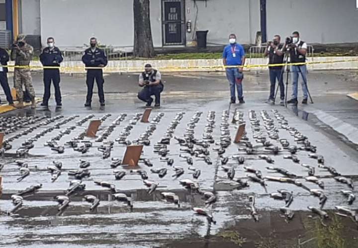 La destrucción de las armas se hizo en la sede de la Policía Nacional en Ancón