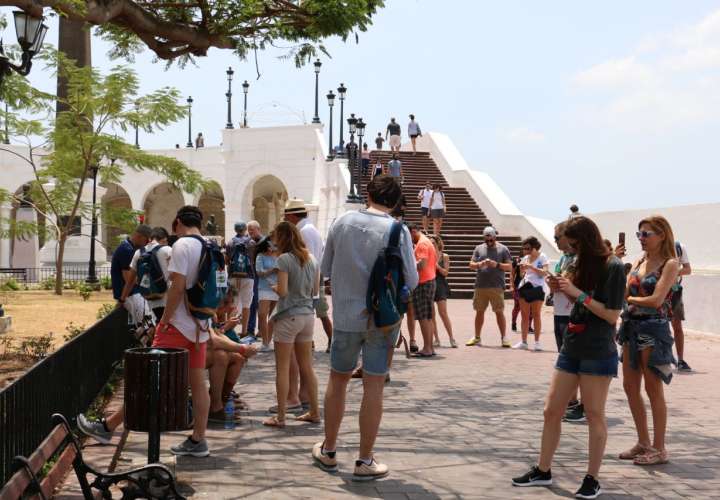 Turistas, agentes y operadores deben presentar documentos para movilizarse