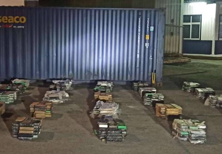 Panamá le arrebata a narcos mil millones de dólares de drogas en contenedores