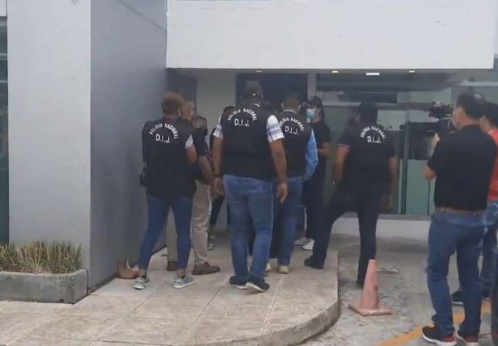 Allanan edificio en Coco del Mar y sede de Vidatec por vacunación clandestina