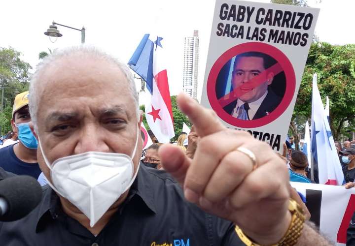 Luis Eduardo Camacho, secretario del partido Realizando Metas, encabezó la marcha. Foto: Landro Ortiz