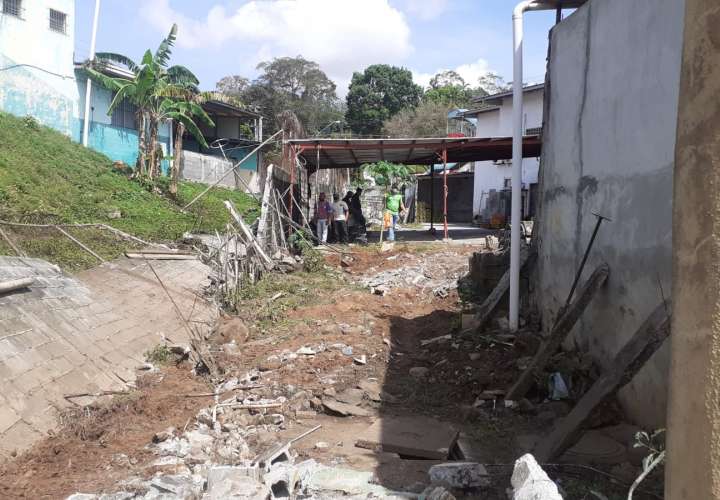 Socavón derrumba parte de una casa en Arraiján