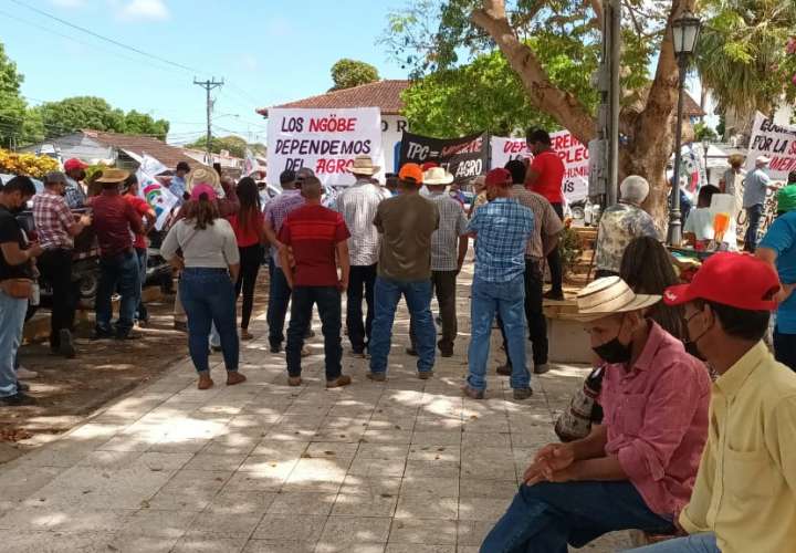 Productores asfixiados protestan para exigir renegociar un TPC 
