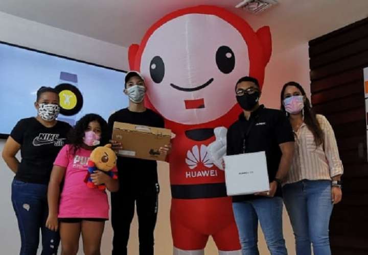 Huawei premia la excelencia y reconoce el esfuerzo de los estudiantes panameños