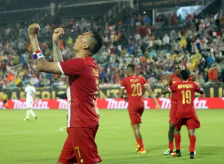 Blas Pérez anotó dos goles ante Bolivia.