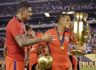 Alexis Sánchez jugó lesionado el partido. 